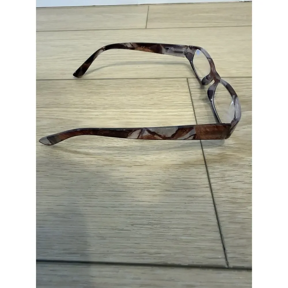 Kerecsen Women’s Brown & White Reading Glasses +2.50